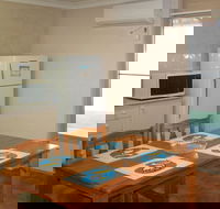 Lake Edge Holiday Units - Hotels Melbourne