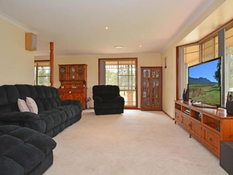 Merewether Homestead With Pool & Family Friendly - Hotels Melbourne 5