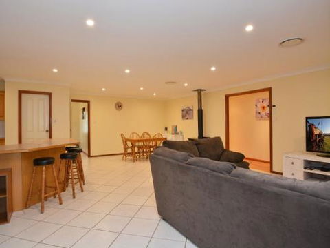 Merewether Homestead With Pool & Family Friendly - Hotels Melbourne 4
