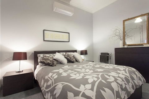 Rawsons Retreat Five Bedroom Home Walk CBD Includes Breakfast - Hotels Melbourne 4