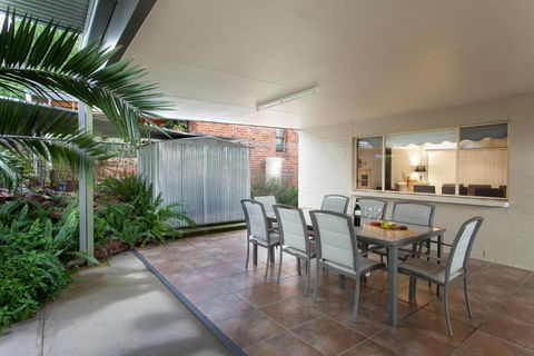 Rawsons Retreat Five Bedroom Home Walk CBD Includes Breakfast - Hotels Melbourne 1