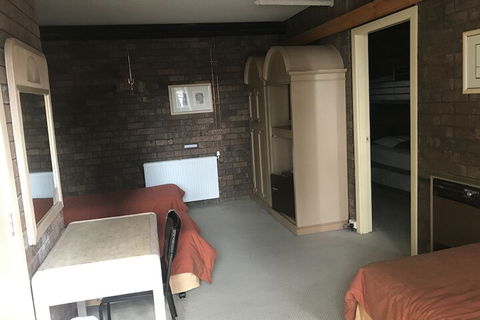 Cooba Holiday Motel - Hotels Melbourne 5