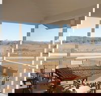 Manna Tree Farm -modern home with majestic views in stunning countryside