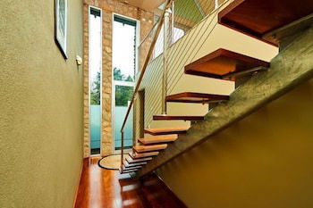 No.6 - Luxury Private Haven In The Heart Of Bright - Hotels Melbourne 1