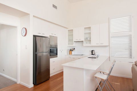 Vogue, Unit 3/197 Soldiers Point Road - Hotels Melbourne 5