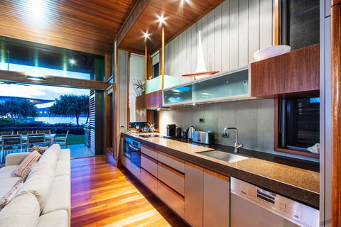 6 Yacht Club Oceanfront House On Marina Â Deluxe 4 Bedroom With 2 Golf Buggies - Hotels Melbourne 3