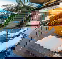 6 Yacht Club Oceanfront House On Marina Deluxe 4 Bedroom With 2 Golf Buggies - Hotels Melbourne