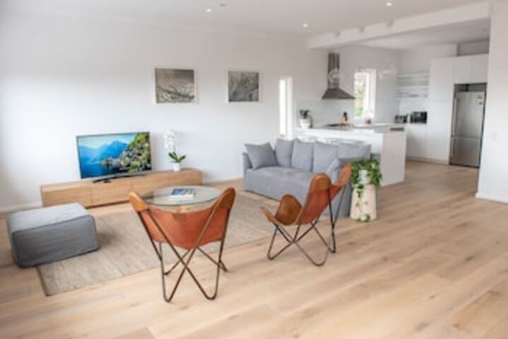 Long Point NSW Hotels Melbourne
