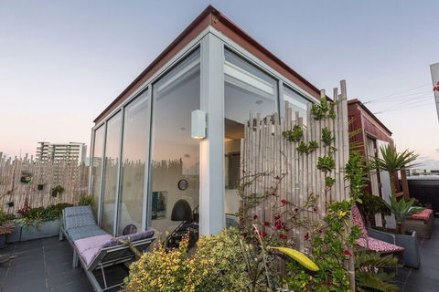 Loft Penthouse With Startling City Views + Parking - Hotels Melbourne 1