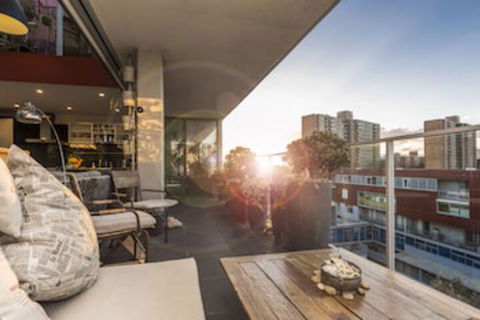 Loft Penthouse With Startling City Views + Parking - Hotels Melbourne 0