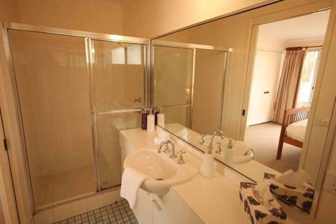 Verona Vineyard Cottage - Hotels Melbourne 5