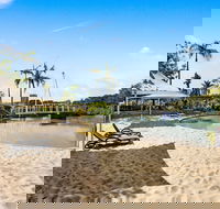 Resort Style 2 Bdrm in Homebush with Bay View - Hotels Melbourne