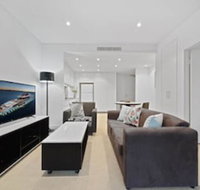 Peaceful Water Side Retreat with Huge Courtyard