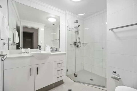 Stylish & Spacious Apt With Double Living Room - Hotels Melbourne 6