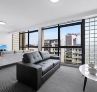 Stylish  Spacious Apt with Double Living Room - Hotels Melbourne