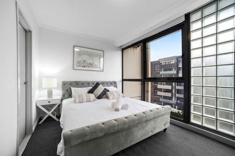 Stylish & Spacious Apt With Double Living Room - Hotels Melbourne 2