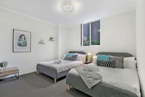 Southwest Liverpool Area 3 Beds & Parking Nwf003 - Hotels Melbourne 0