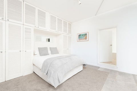 Waterfront Garden Apartment - Hotels Melbourne 5