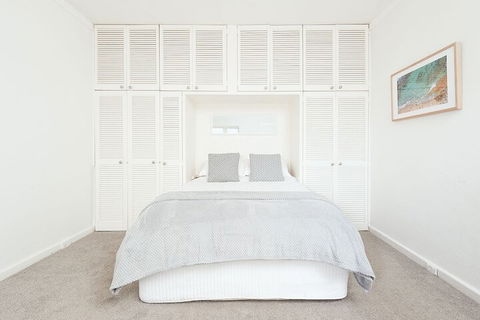Waterfront Garden Apartment - Hotels Melbourne 3