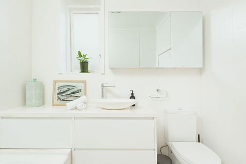 Waterfront Garden Apartment - Hotels Melbourne 6