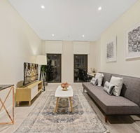 New 2 Bedroom Apt Minutes Walking to Darling Harbour - Hotels Melbourne