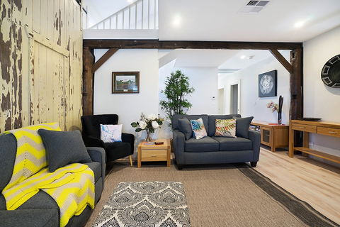 Accommodation Hunter - James St Morpeth - Hotels Melbourne 3