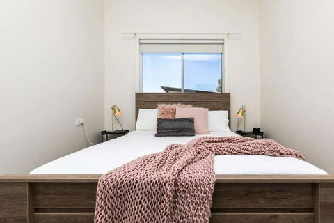 2 Bedroom With Parking Near Central Cessnock - Hotels Melbourne 3