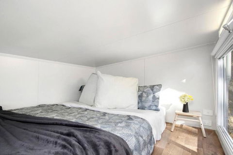 Tiny St. Albans - Hotels Melbourne 2