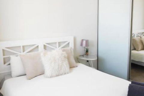 Stunning Liverpool 2Bed 2Bath Apartment With Breathtaking Views! 1 Month Stays Available - Hotels Melbourne 4
