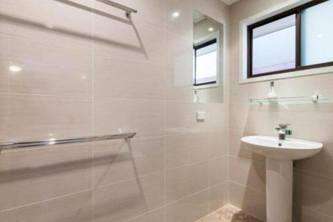 19a George Nothling Drive - Hotels Melbourne 4