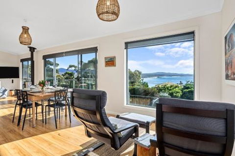 GRANITE BEACH HOUSE At Bay Of Fires - Hotels Melbourne 5