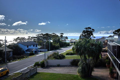 GRANITE BEACH HOUSE At Bay Of Fires - Hotels Melbourne 2
