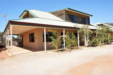 Ningaloo Breeze Villa 4 3 Bedroom Fully Self Contained Holiday Accommodation - Hotels Melbourne 0