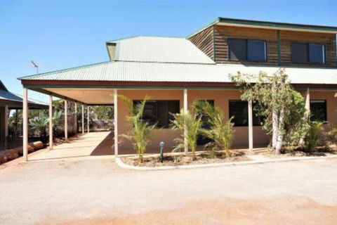 Ningaloo Breeze Villa 4 3 Bedroom Fully Self Contained Holiday Accommodation - Hotels Melbourne 6