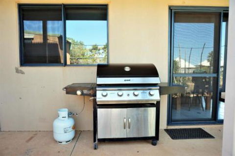 Ningaloo Breeze Villa 2 3 Bedroom Fully Self Contained Holiday Accommodation - Hotels Melbourne 2