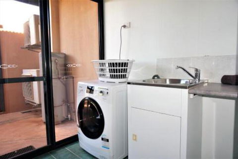 Ningaloo Breeze Villa 2 3 Bedroom Fully Self Contained Holiday Accommodation - Hotels Melbourne 7