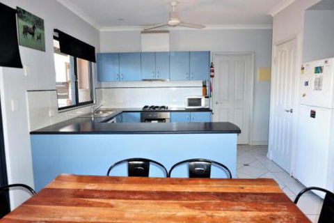 Ningaloo Breeze Villa 2 3 Bedroom Fully Self Contained Holiday Accommodation - Hotels Melbourne 4