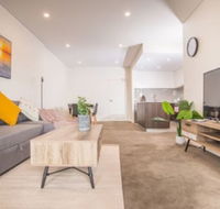Refreshing 2bed2bath APT in Upcoming Liverpool - Hotels Melbourne