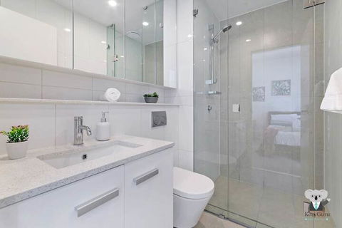 SouthWest LIVERPOOL Amazing View 2Bed APT NLP100A - Hotels Melbourne 4