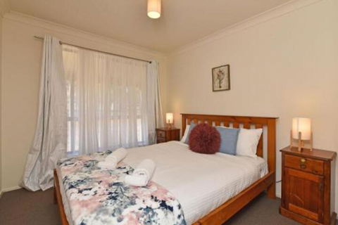 Clydesdale Cottage On Talga With Real Clydesdale Horses - Hotels Melbourne 7