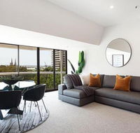 THE HYDEAWAY LUXE HYDE PARK CITY APARTMENT hosted by LAbode Accommodation - Hotels Melbourne