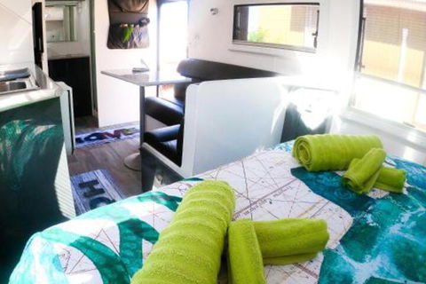 Ningaloo Glamping (caravan Rental Along The Ningaloo Coast) - Hotels Melbourne 3