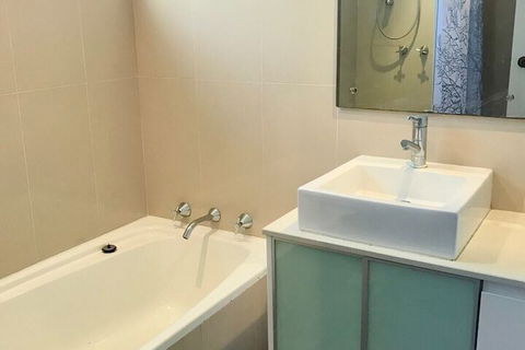 Spacious 3 Bedroom Apartment 20 Min To The CBD - Hotels Melbourne 2