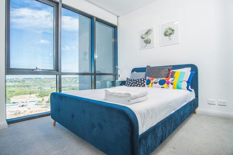 Minimalism Modern Apartment With Water View - Hotels Melbourne 5