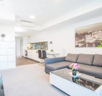 Minimalism Modern Apartment With Water View - Hotels Melbourne