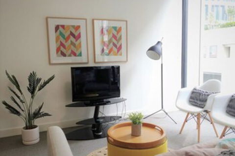 Luxury 1 Bedroom 1 Study With 1 Parking - Hotels Melbourne 0