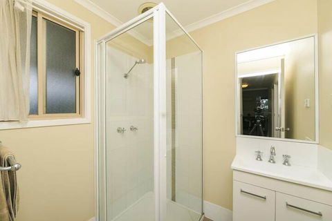 Reflections Holiday Parks Lake Glenbawn - Hotels Melbourne 6