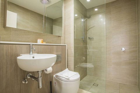 Bright & Modern! 2bed 2bath APT With Parking - Hotels Melbourne 6