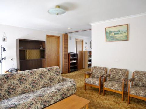 RETRO RETREAT INLET SIDE - Hotels Melbourne 1