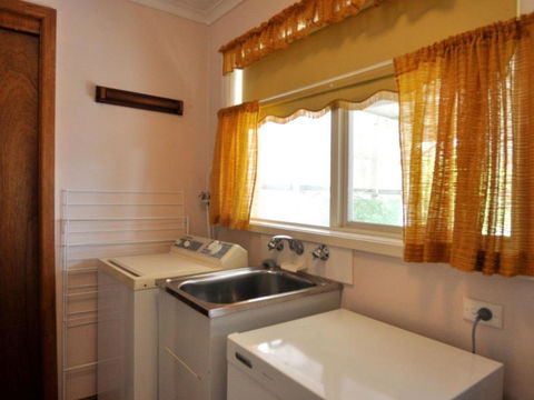 RETRO RETREAT INLET SIDE - Hotels Melbourne 4